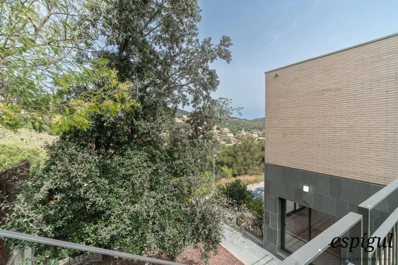 Spectacular house in Alella, totally updated in 2025, with elevator and swimming pool.