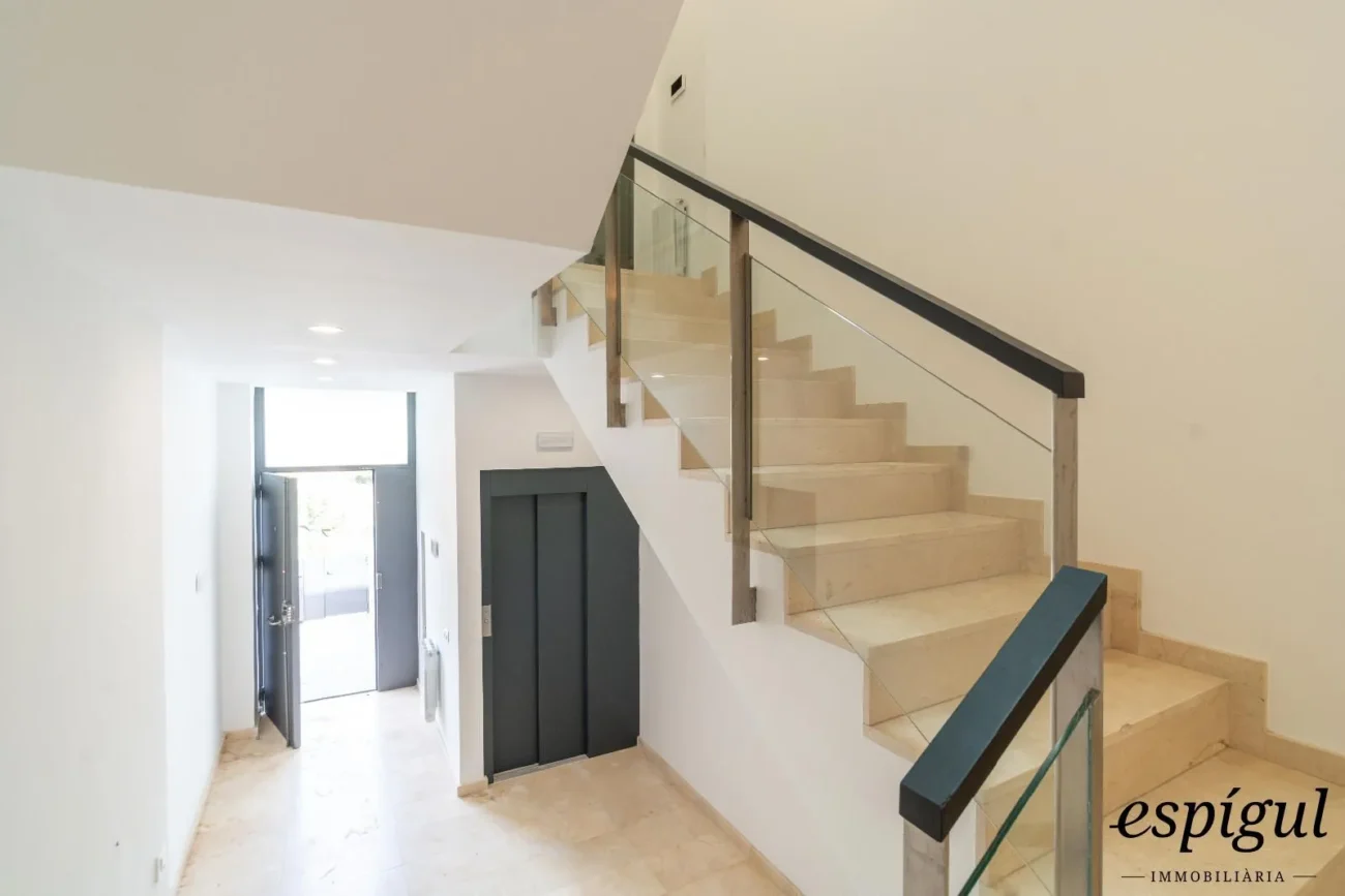 Spectacular house in Alella, totally updated in 2025, with elevator and swimming pool.