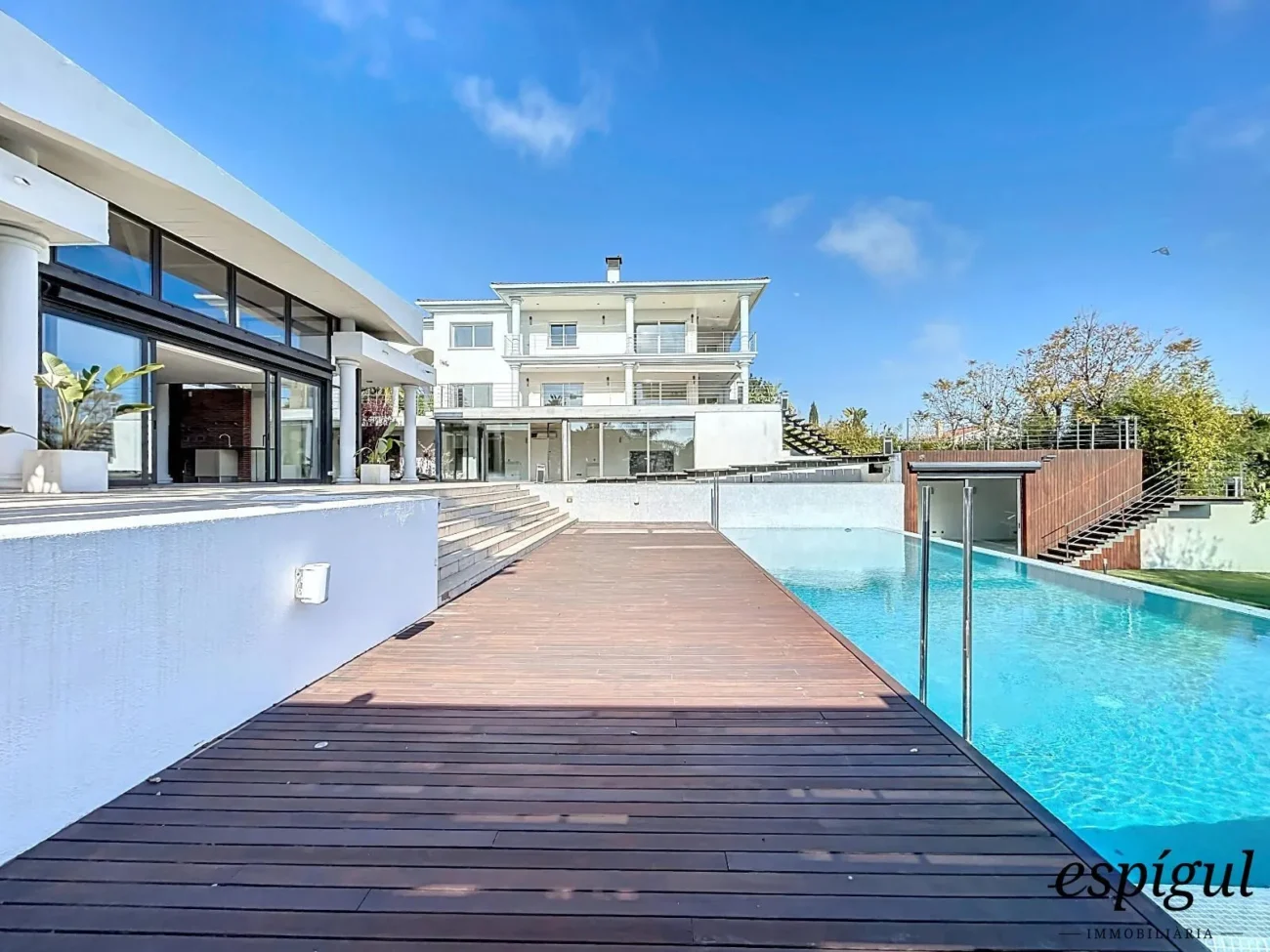 Espectacular propietat de 6 habitacions, piscina, spa i casa de convidats a Teià