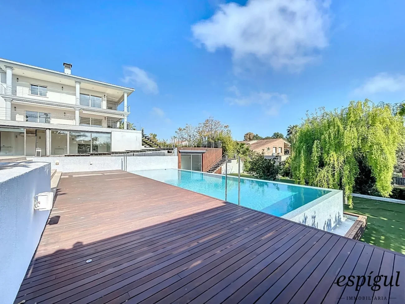 Espectacular propietat de 6 habitacions, piscina, spa i casa de convidats a Teià