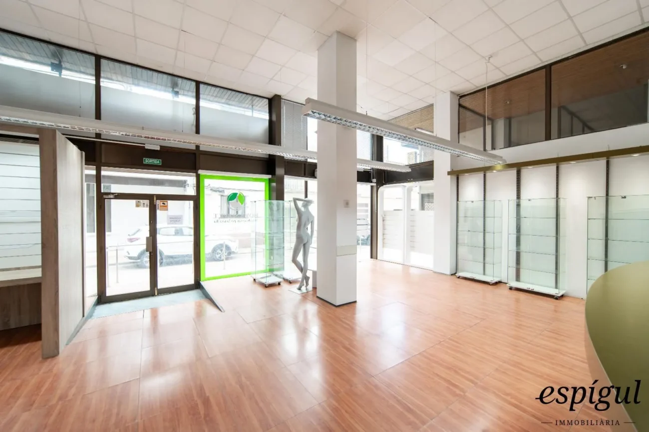 Local d’ús comercial a 300 m de la platja de Palamós