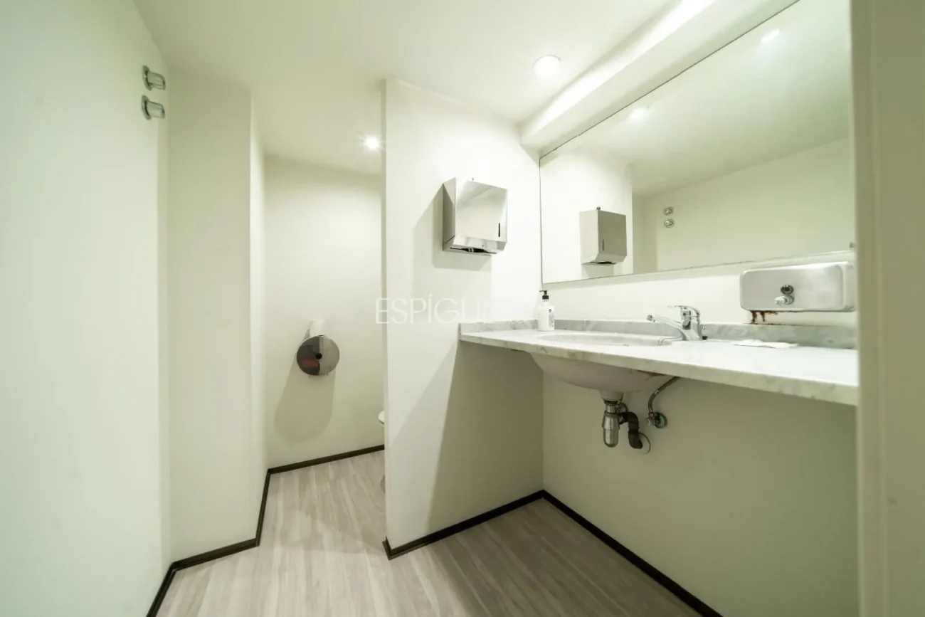 Local comercial a 300 m de la playa de Palamós