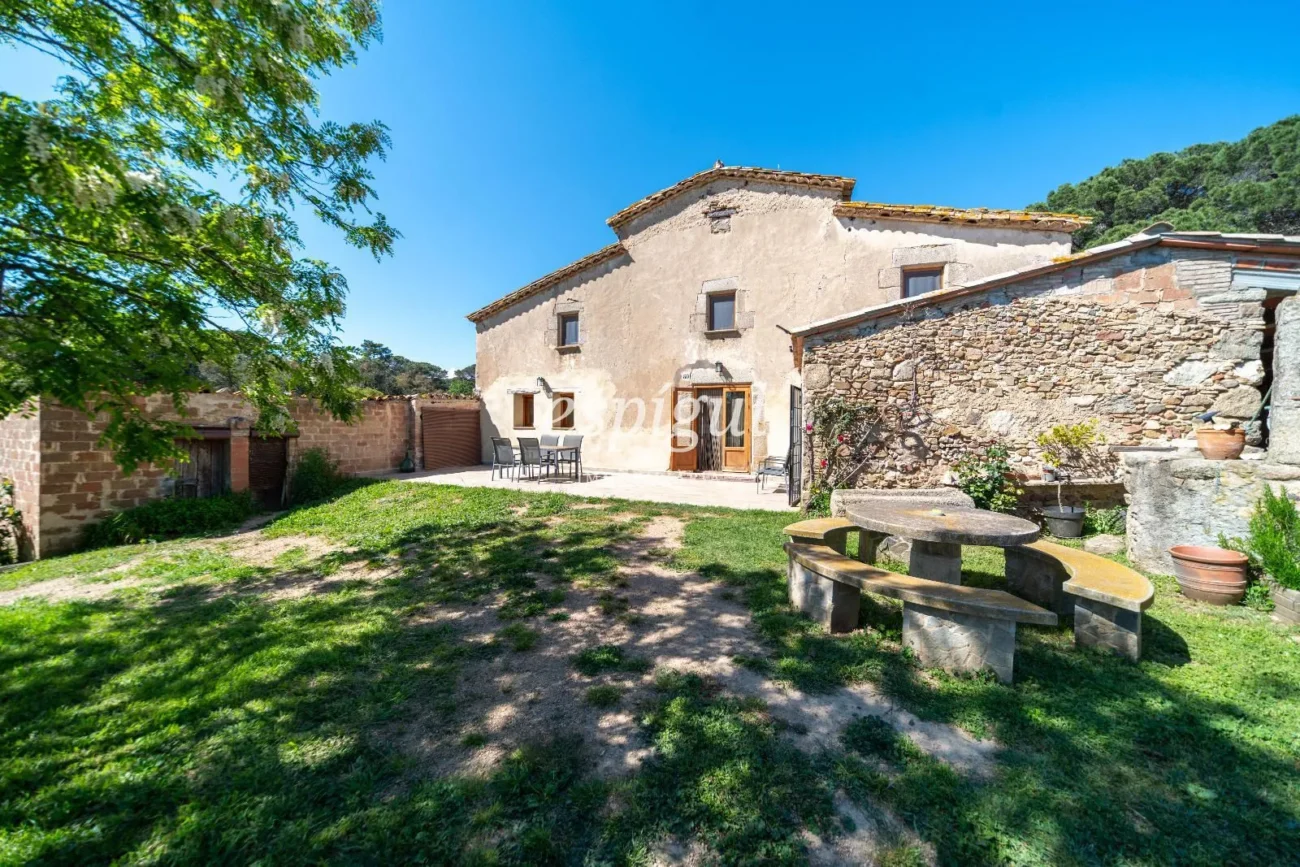 Masía catalana en Santa Cristina