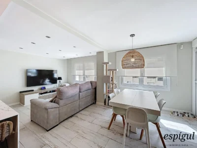 Bright refurbished apartment with terrace, sea views, pool and parking space in La Xinesca