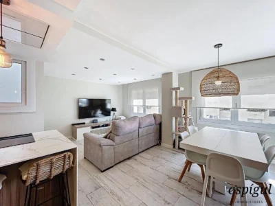 Bright refurbished apartment with terrace, sea views, pool and parking space in La Xinesca
