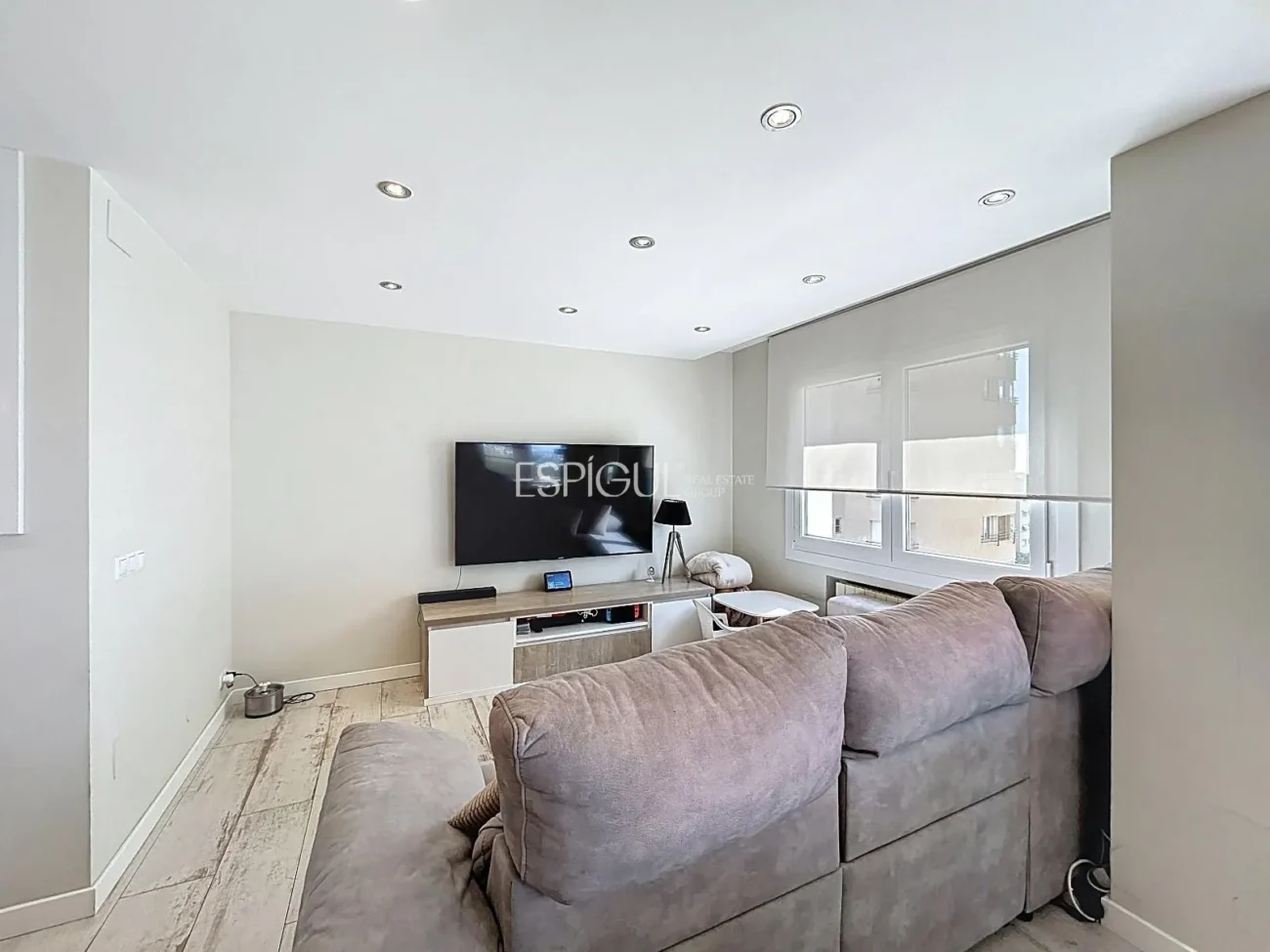 Appartement rénové avec terrasse, vue sur la mer, piscine et place de parking à La Xinesca