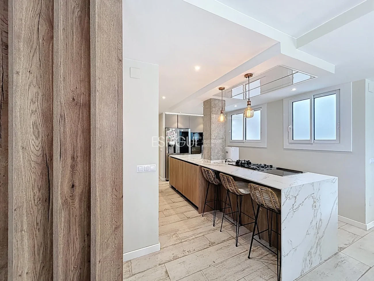 Appartement rénové avec terrasse, vue sur la mer, piscine et place de parking à La Xinesca