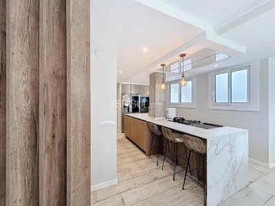 Appartement rénové avec terrasse, vue sur la mer, piscine et place de parking à La Xinesca