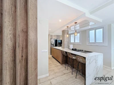 Bright refurbished apartment with terrace, sea views, pool and parking space in La Xinesca