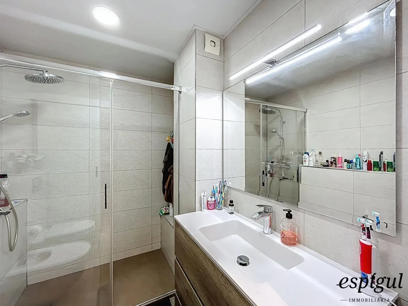 Bright refurbished apartment with terrace, sea views, pool and parking space in La Xinesca