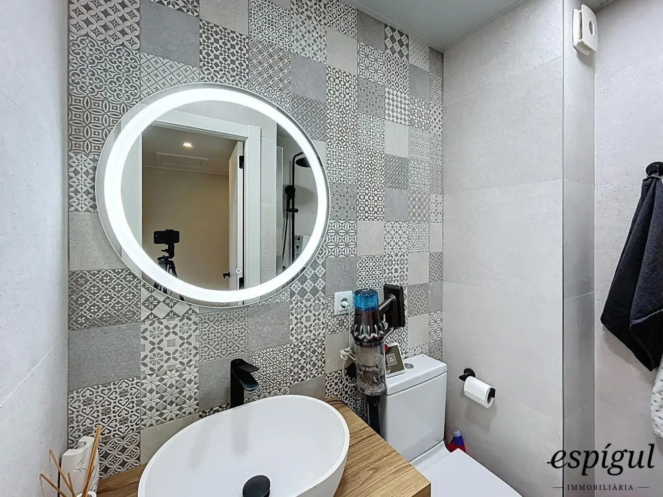 Bright refurbished apartment with terrace, sea views, pool and parking space in La Xinesca