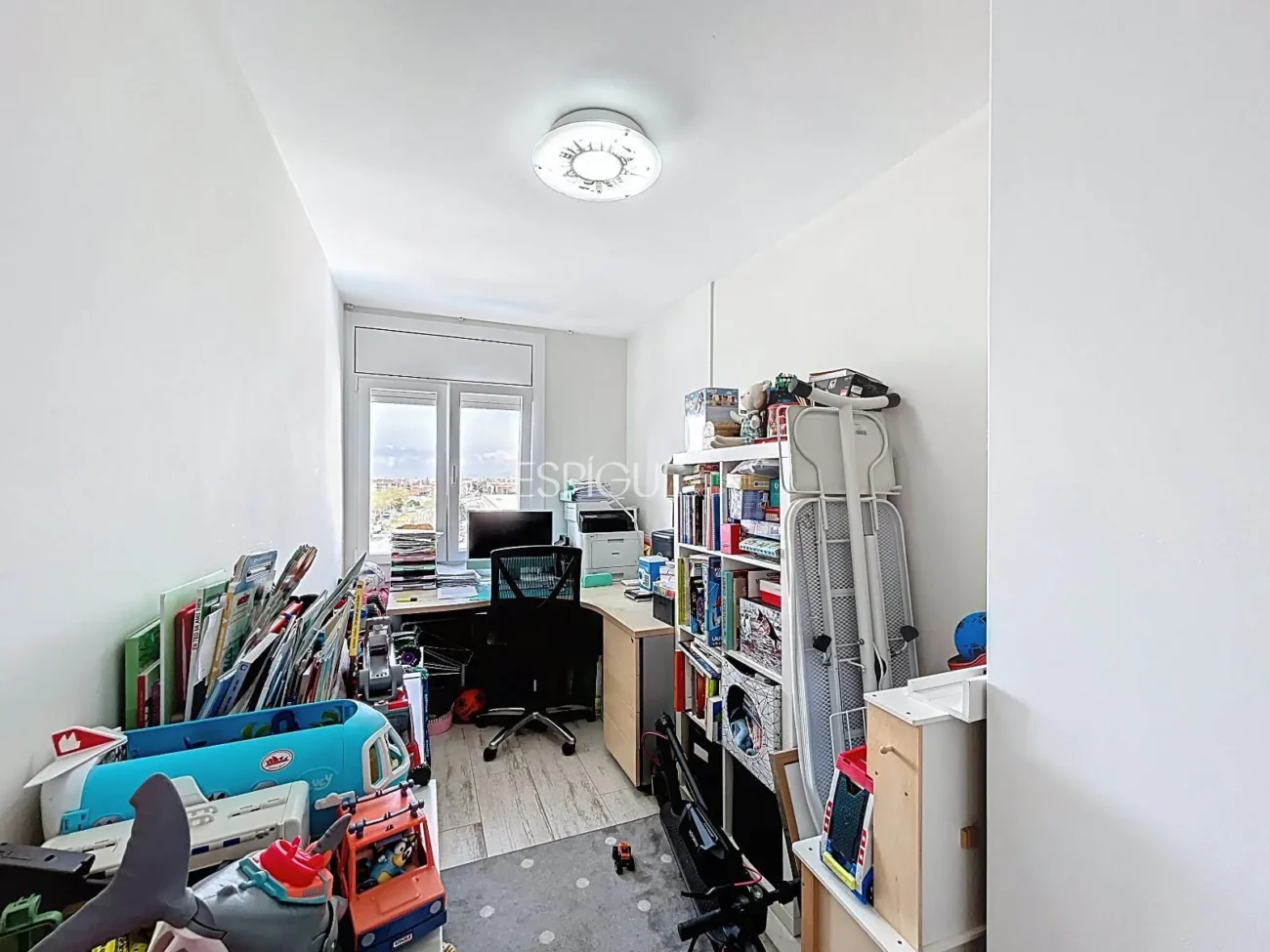 Appartement rénové avec terrasse, vue sur la mer, piscine et place de parking à La Xinesca