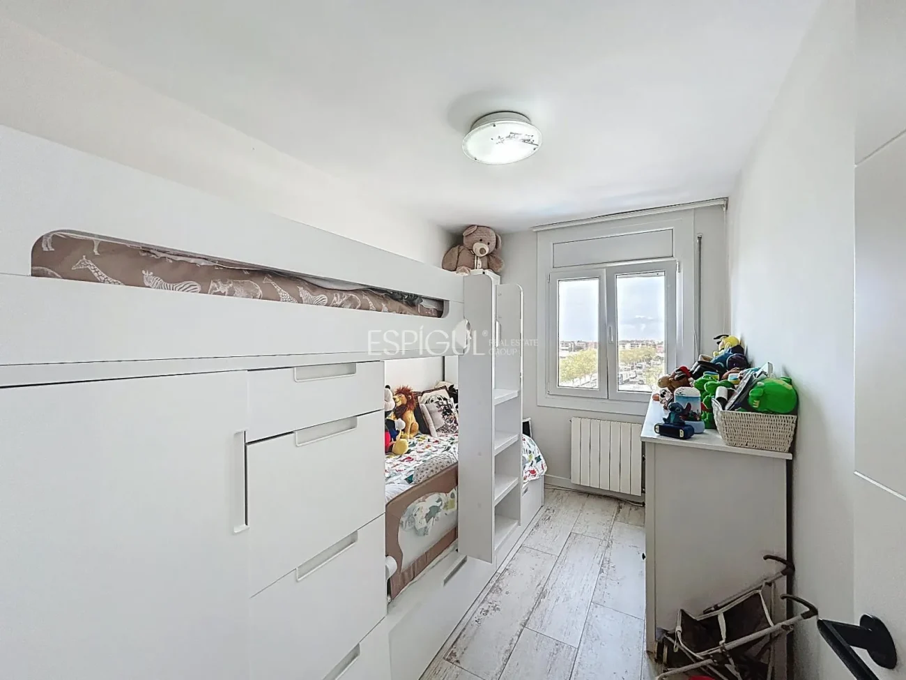 Appartement rénové avec terrasse, vue sur la mer, piscine et place de parking à La Xinesca