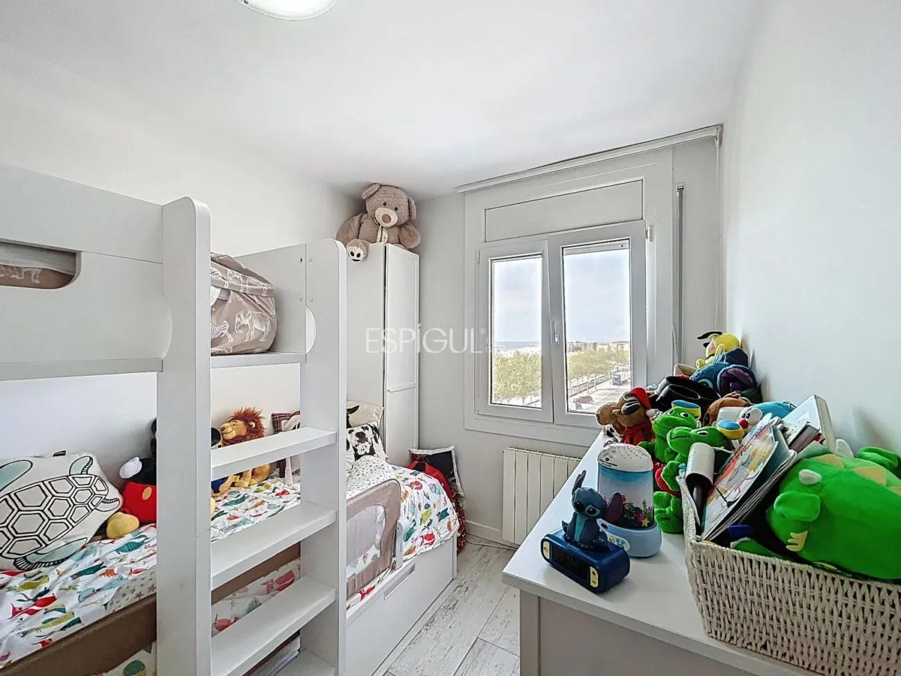 Appartement rénové avec terrasse, vue sur la mer, piscine et place de parking à La Xinesca