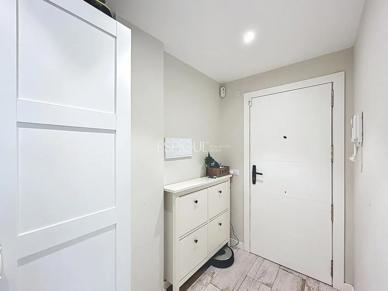 Appartement rénové avec terrasse, vue sur la mer, piscine et place de parking à La Xinesca