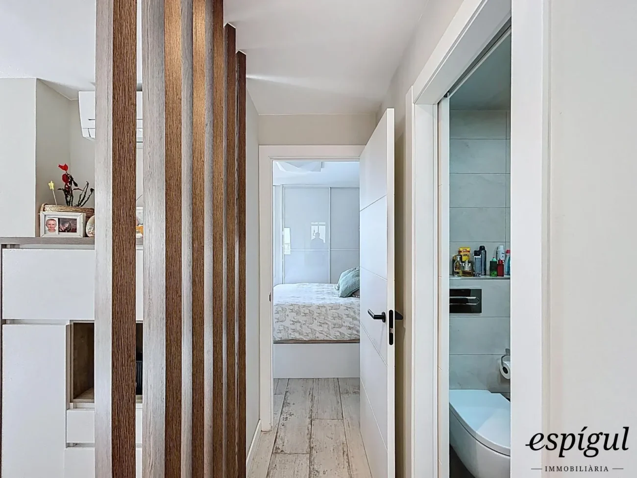Bright refurbished apartment with terrace, sea views, pool and parking space in La Xinesca