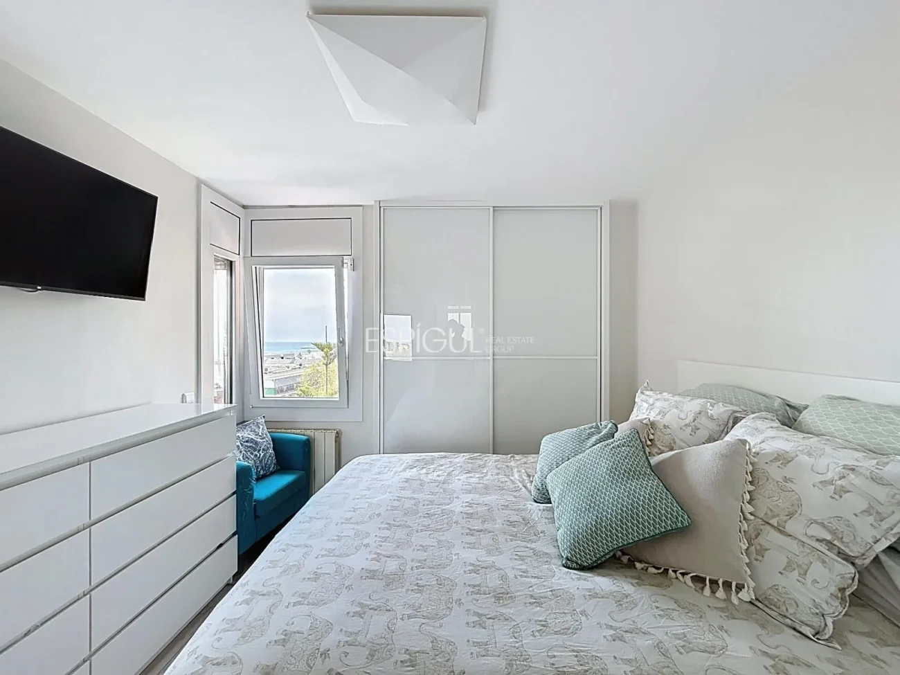 Appartement rénové avec terrasse, vue sur la mer, piscine et place de parking à La Xinesca