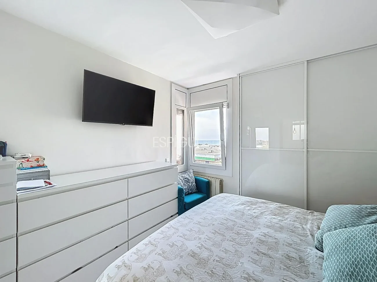 Appartement rénové avec terrasse, vue sur la mer, piscine et place de parking à La Xinesca