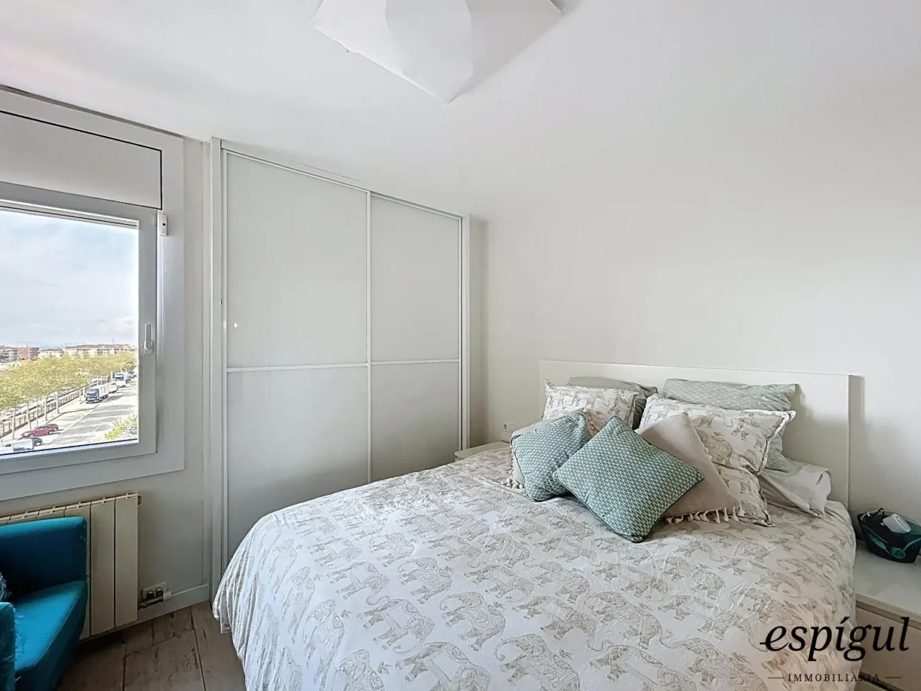 Bright refurbished apartment with terrace, sea views, pool and parking space in La Xinesca