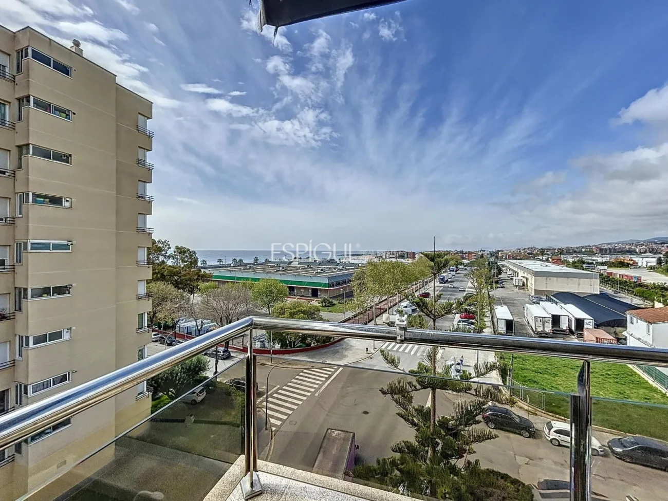 Appartement rénové avec terrasse, vue sur la mer, piscine et place de parking à La Xinesca