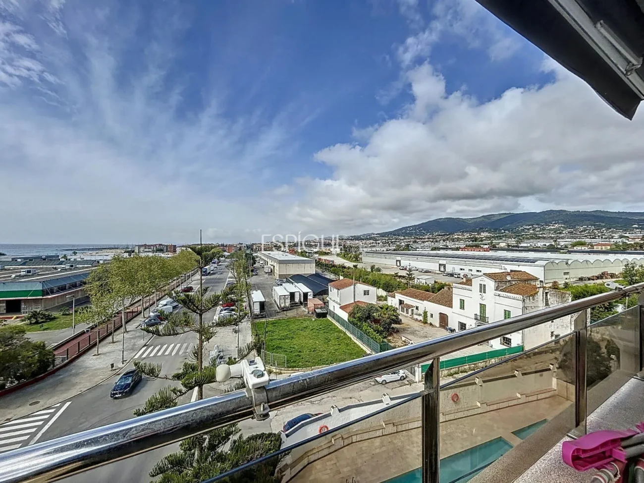 Appartement rénové avec terrasse, vue sur la mer, piscine et place de parking à La Xinesca