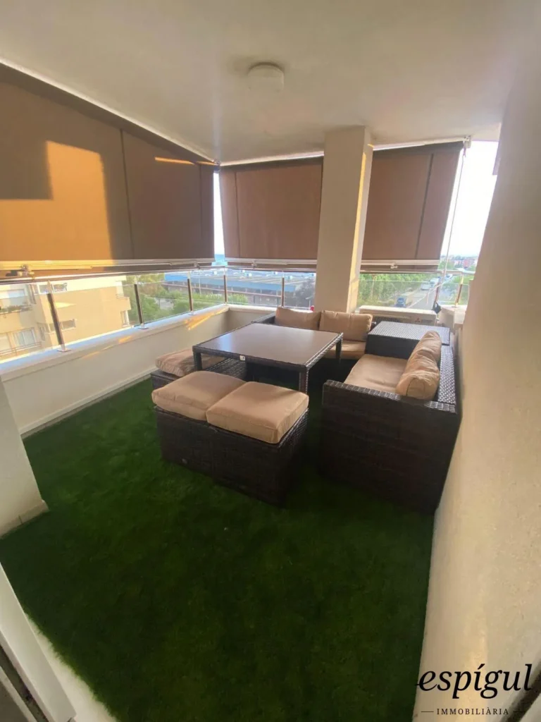 Bright refurbished apartment with terrace, sea views, pool and parking space in La Xinesca