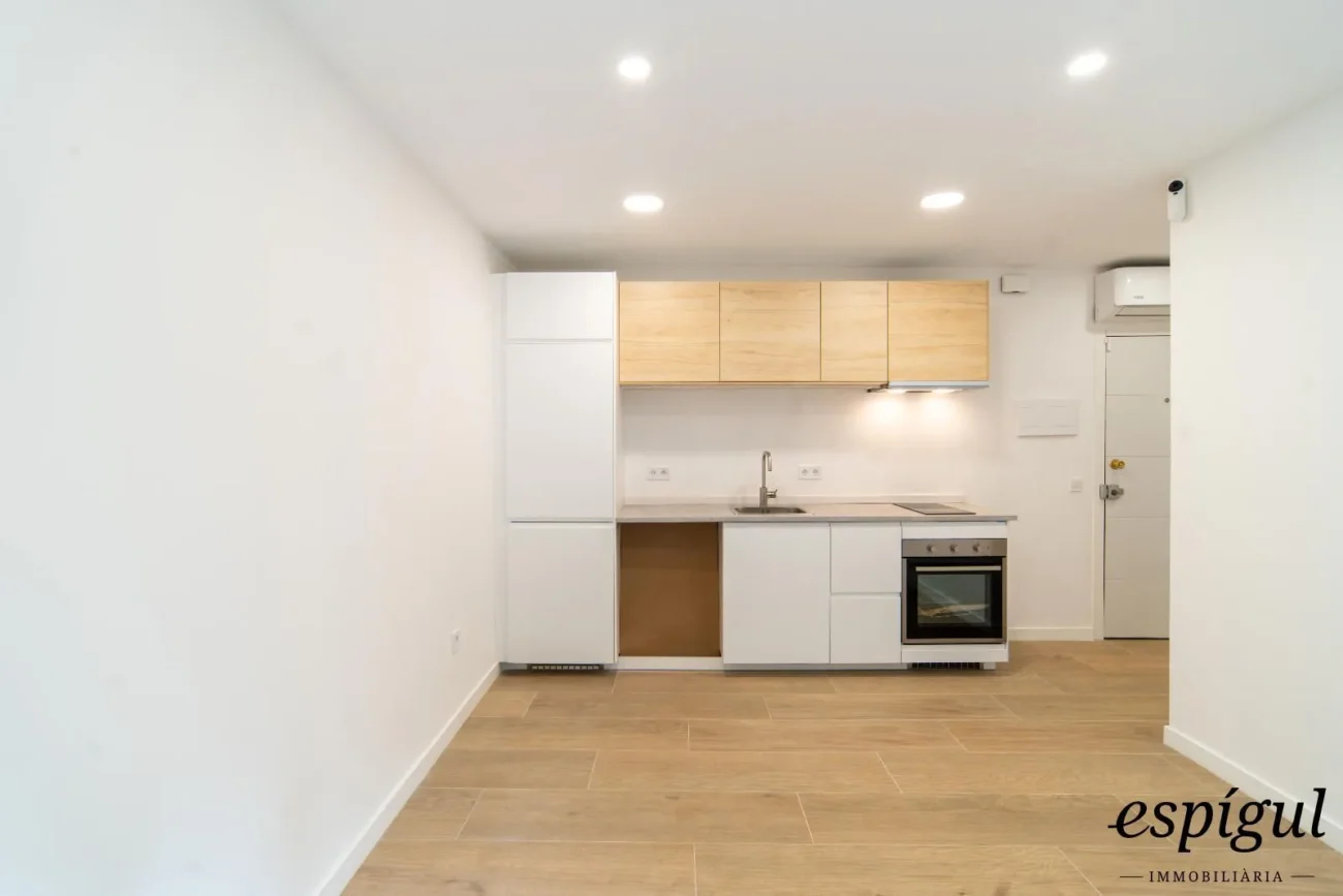 Planta baixa reformada amb jardí privat a 250m de la Platja