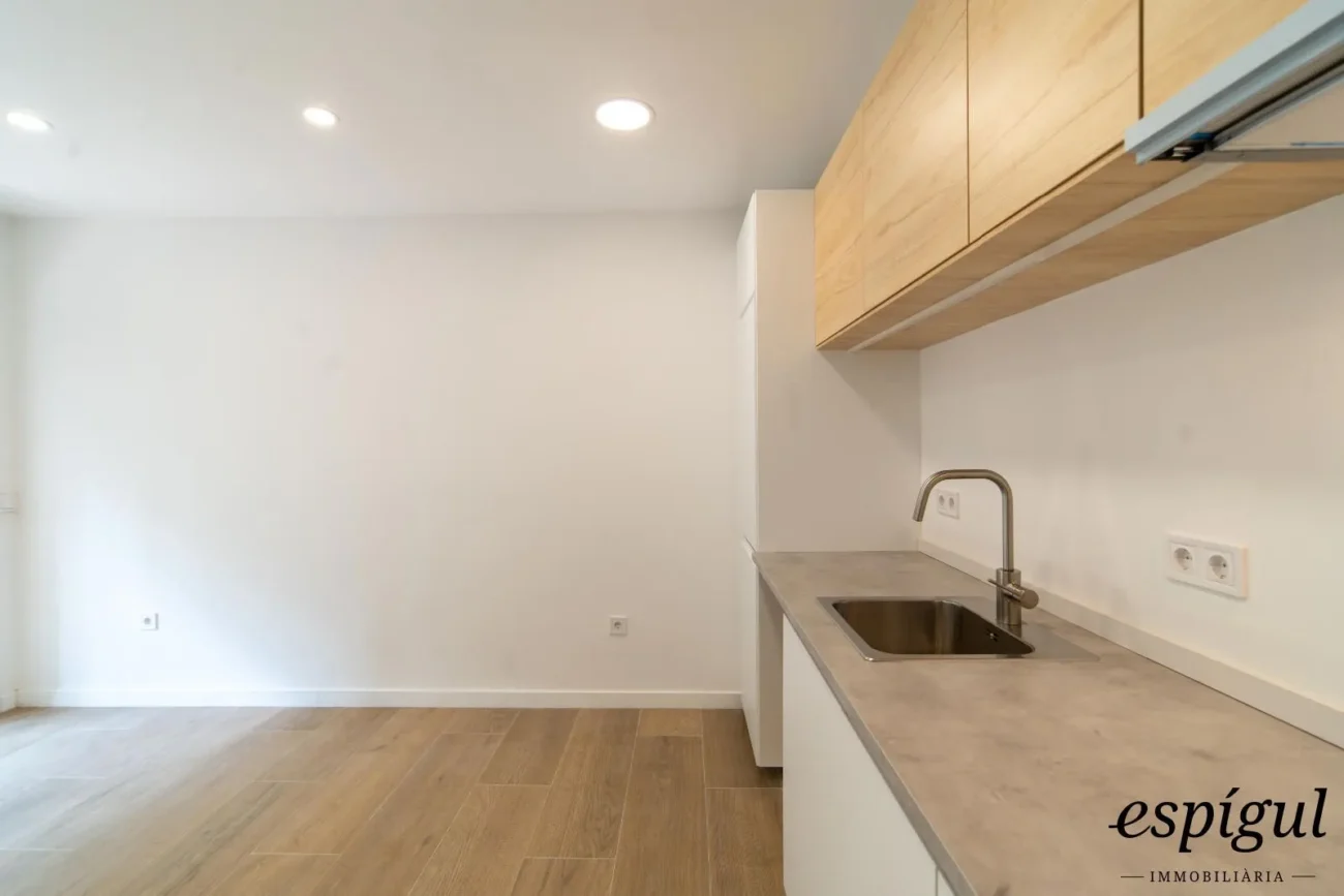 Planta baixa reformada amb jardí privat a 250m de la Platja