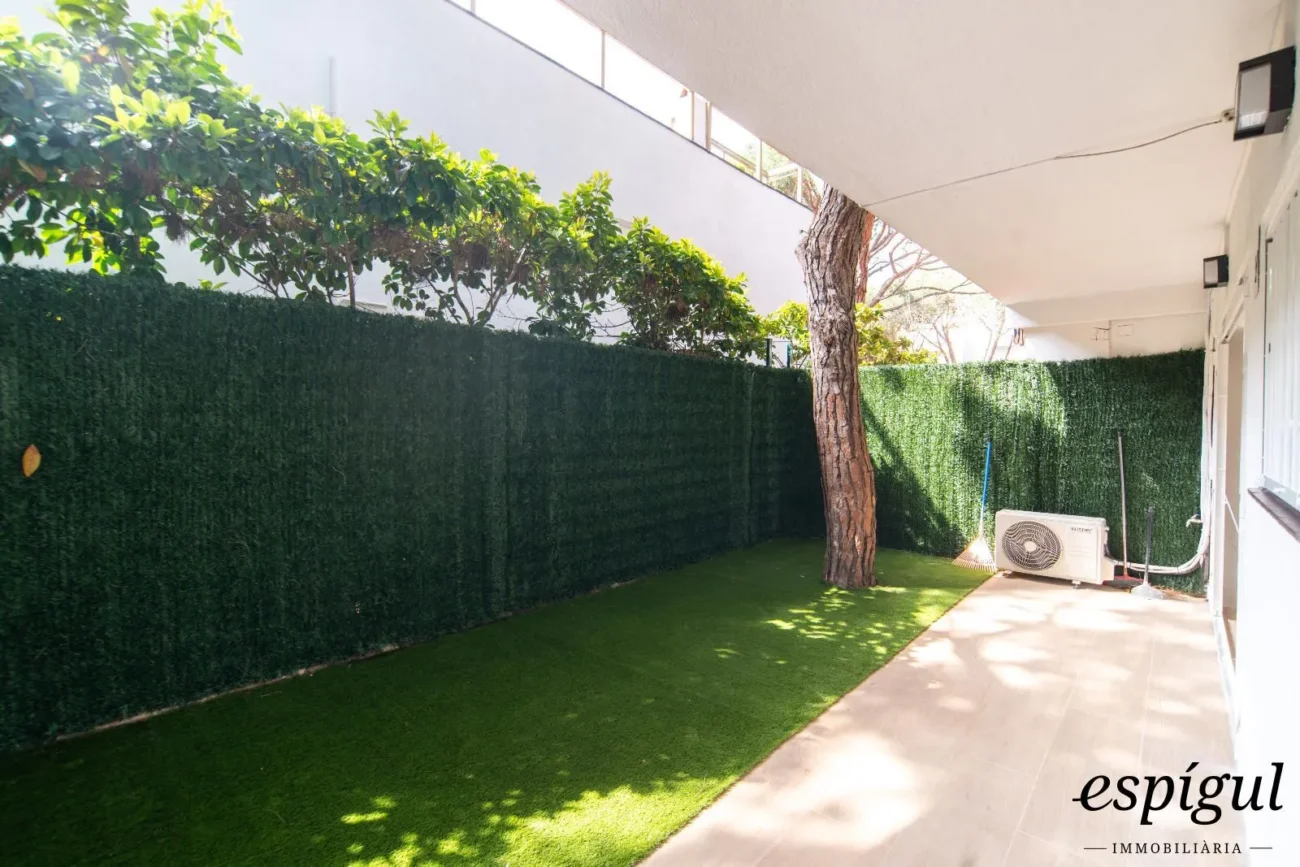 Planta baixa reformada amb jardí privat a 250m de la Platja