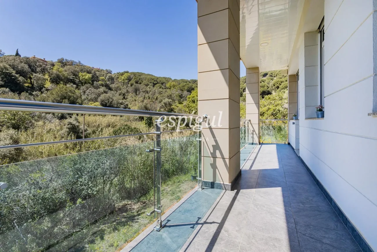 Propietat a Alella Park: disseny, amplitud i eficiència energètica en plena natura