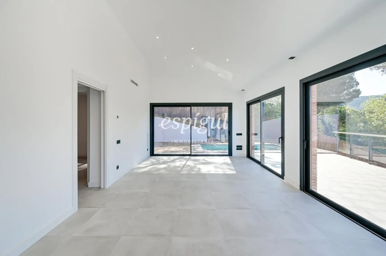 Preciosa casa d’obra nova amb vistes espectaculars a Vallromanes
