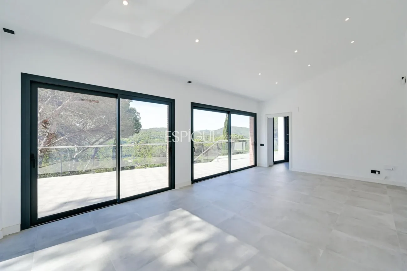 Bonita casa de obra nueva con espectaculares vistas en Vallromanes