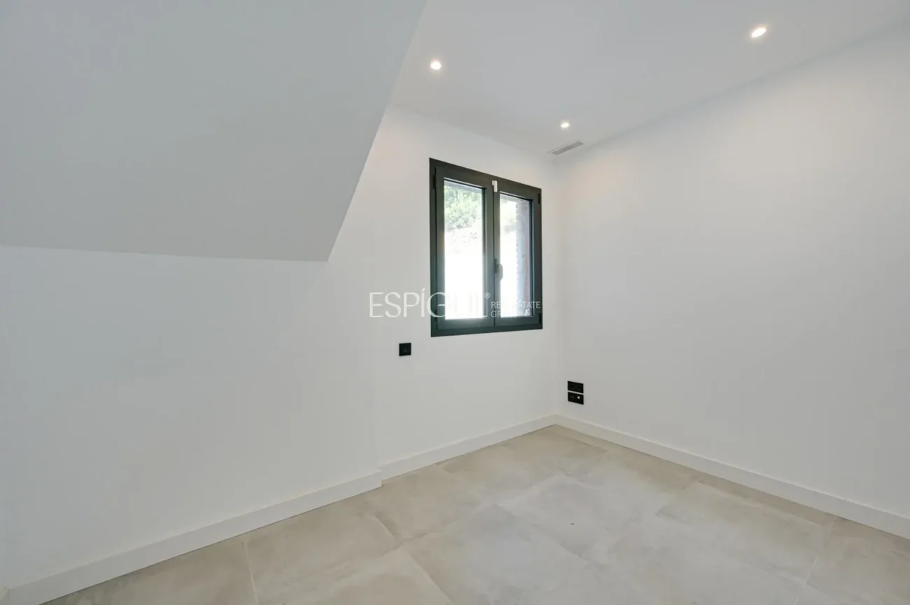 Bonita casa de obra nueva con espectaculares vistas en Vallromanes