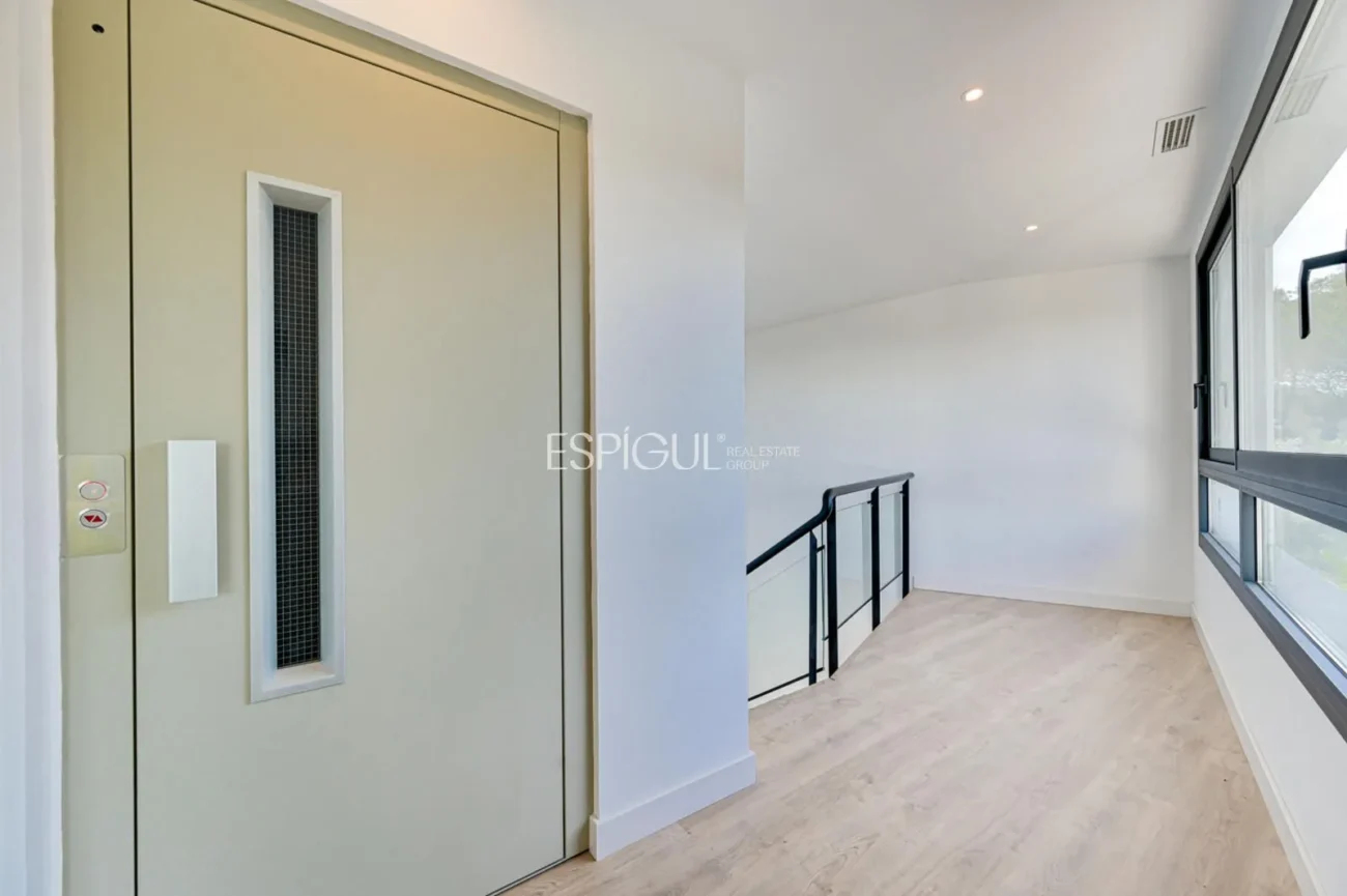 Bonita casa de obra nueva con espectaculares vistas en Vallromanes