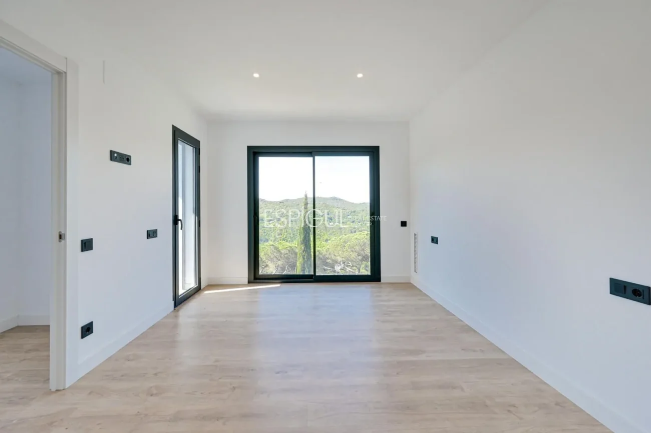 Bonita casa de obra nueva con espectaculares vistas en Vallromanes