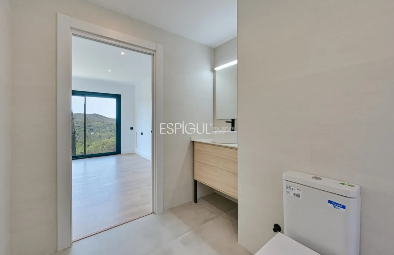 Bonita casa de obra nueva con espectaculares vistas en Vallromanes