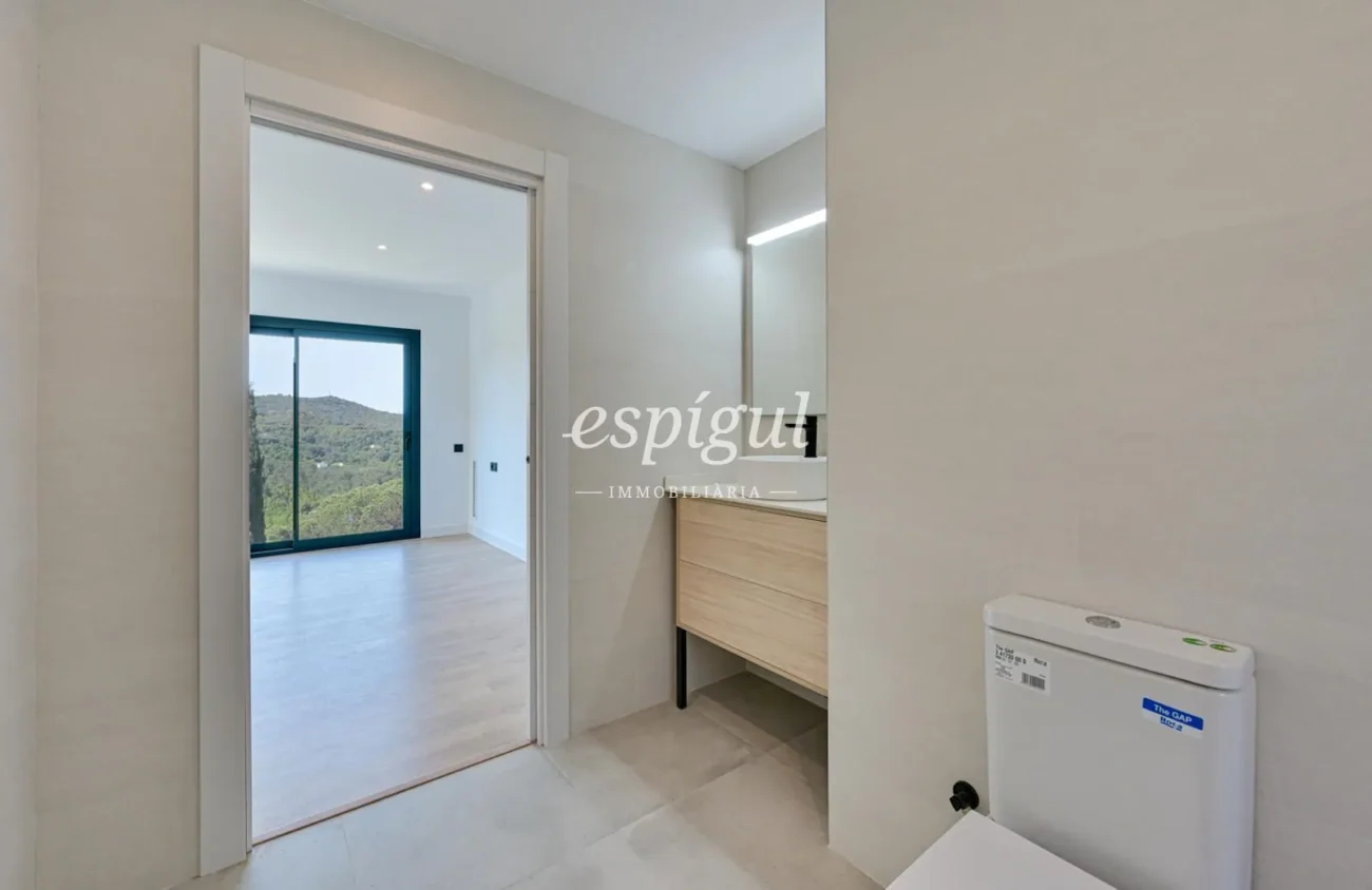 Preciosa casa d’obra nova amb vistes espectaculars a Vallromanes