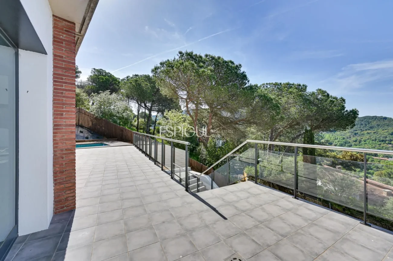 Bonita casa de obra nueva con espectaculares vistas en Vallromanes