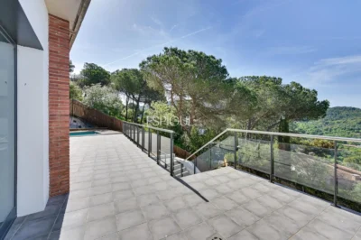 Bonita casa de obra nueva con espectaculares vistas en Vallromanes