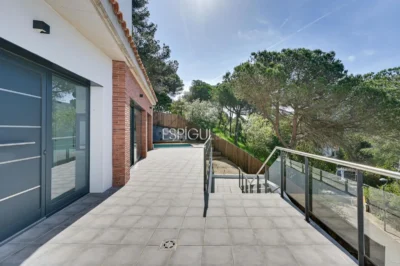 Bonita casa de obra nueva con espectaculares vistas en Vallromanes