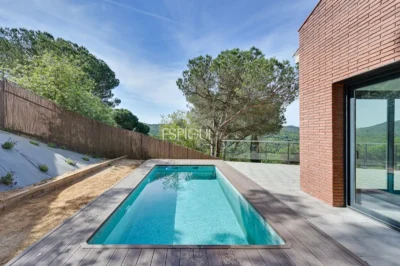 Bonita casa de obra nueva con espectaculares vistas en Vallromanes