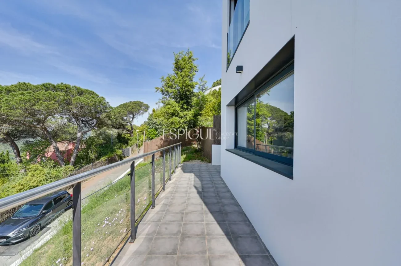 Bonita casa de obra nueva con espectaculares vistas en Vallromanes