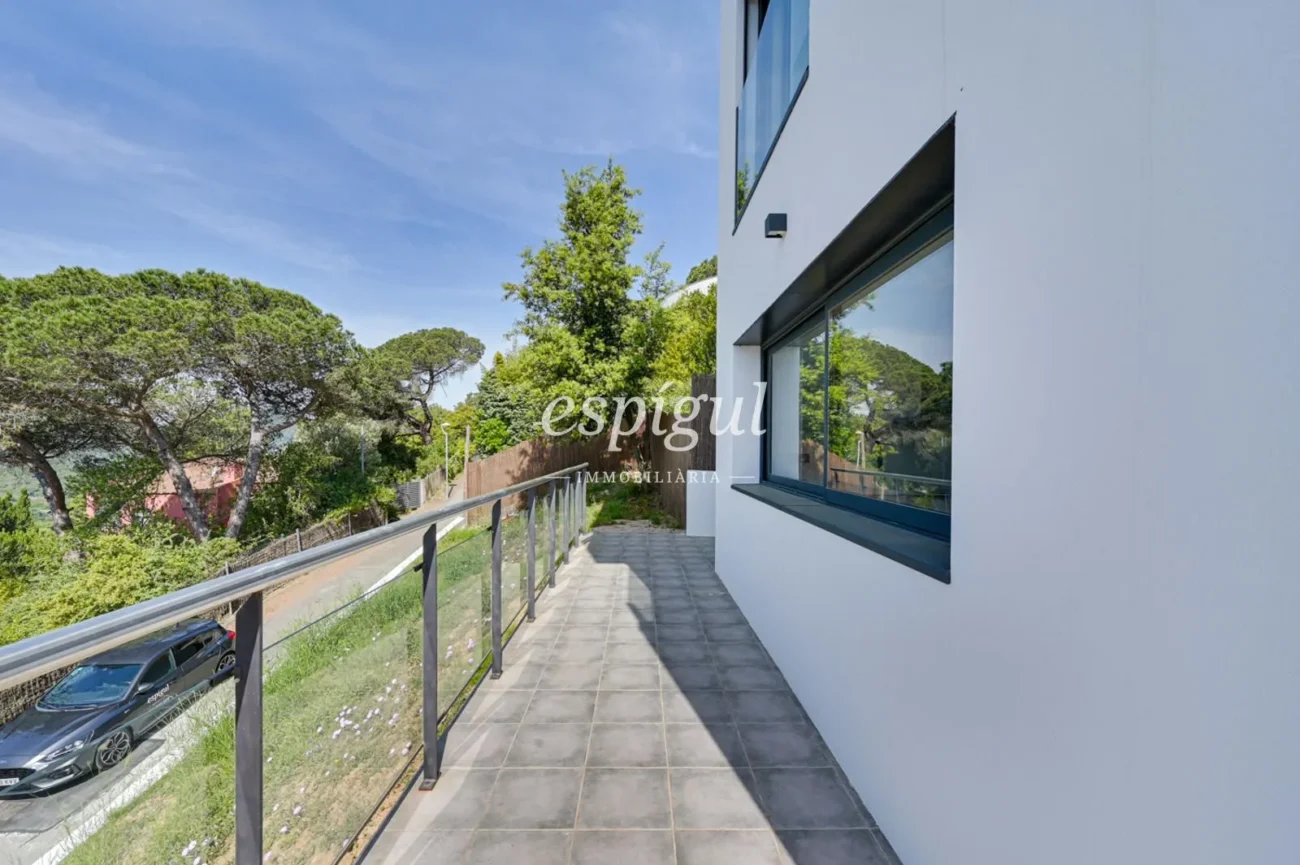 Preciosa casa d’obra nova amb vistes espectaculars a Vallromanes