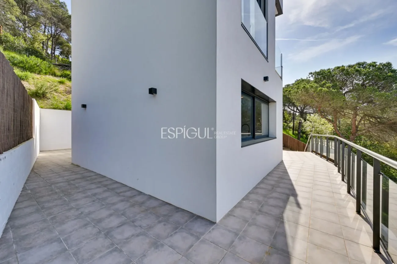 Bonita casa de obra nueva con espectaculares vistas en Vallromanes