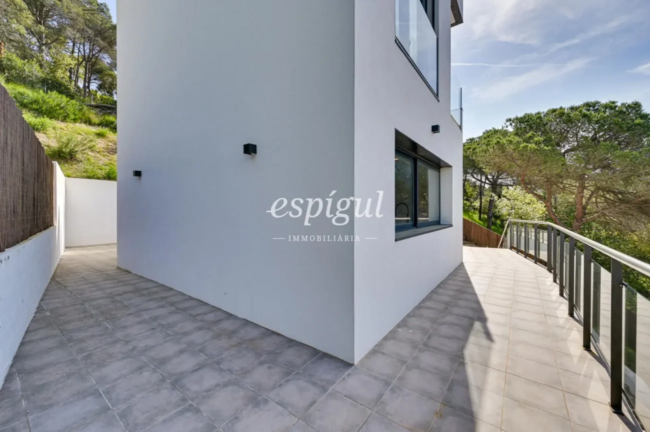 Preciosa casa d’obra nova amb vistes espectaculars a Vallromanes