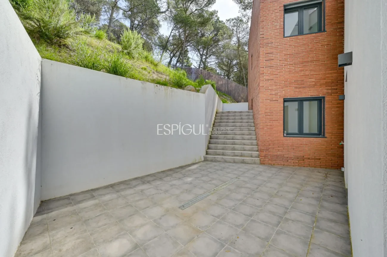 Bonita casa de obra nueva con espectaculares vistas en Vallromanes