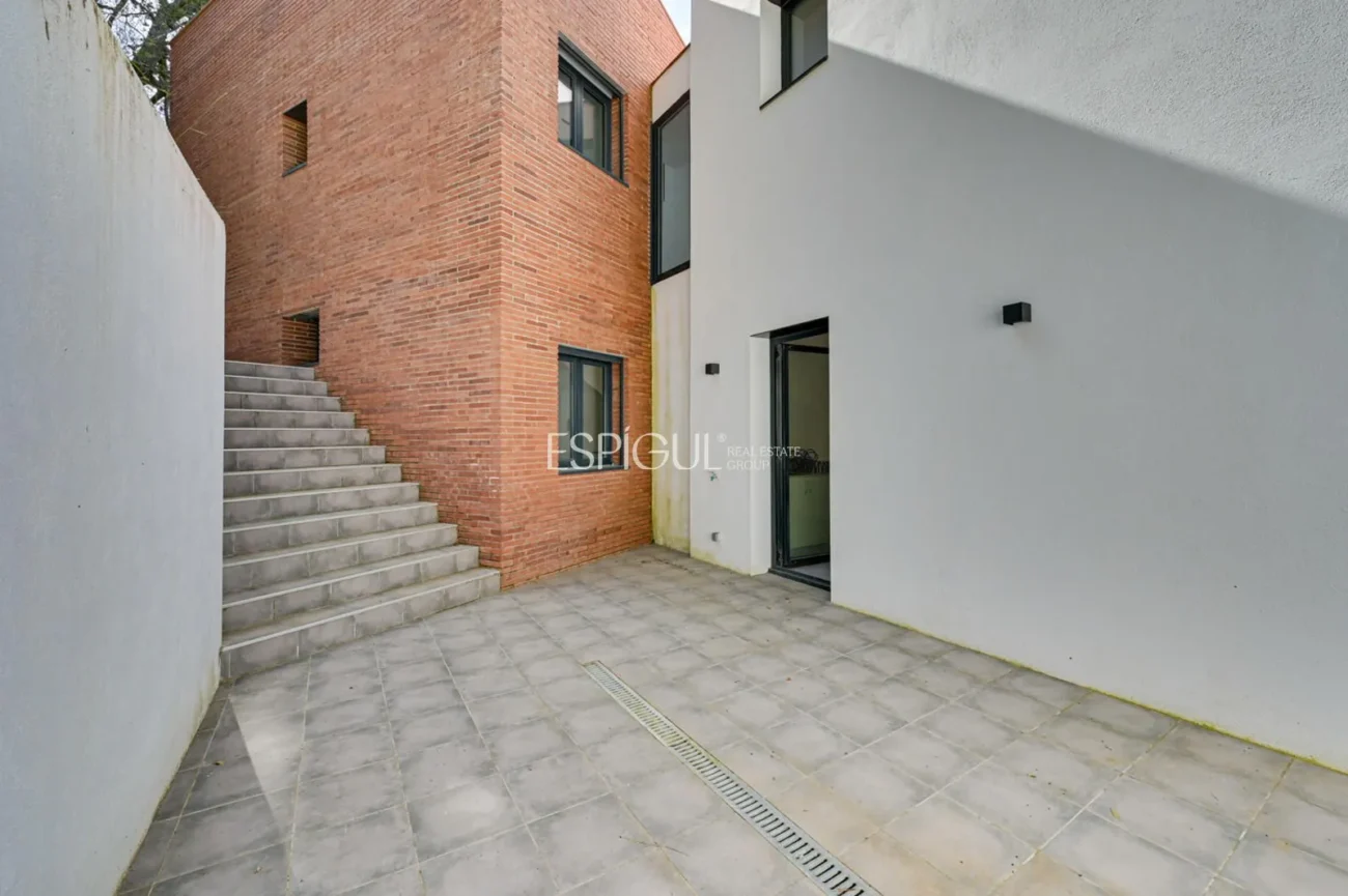 Bonita casa de obra nueva con espectaculares vistas en Vallromanes