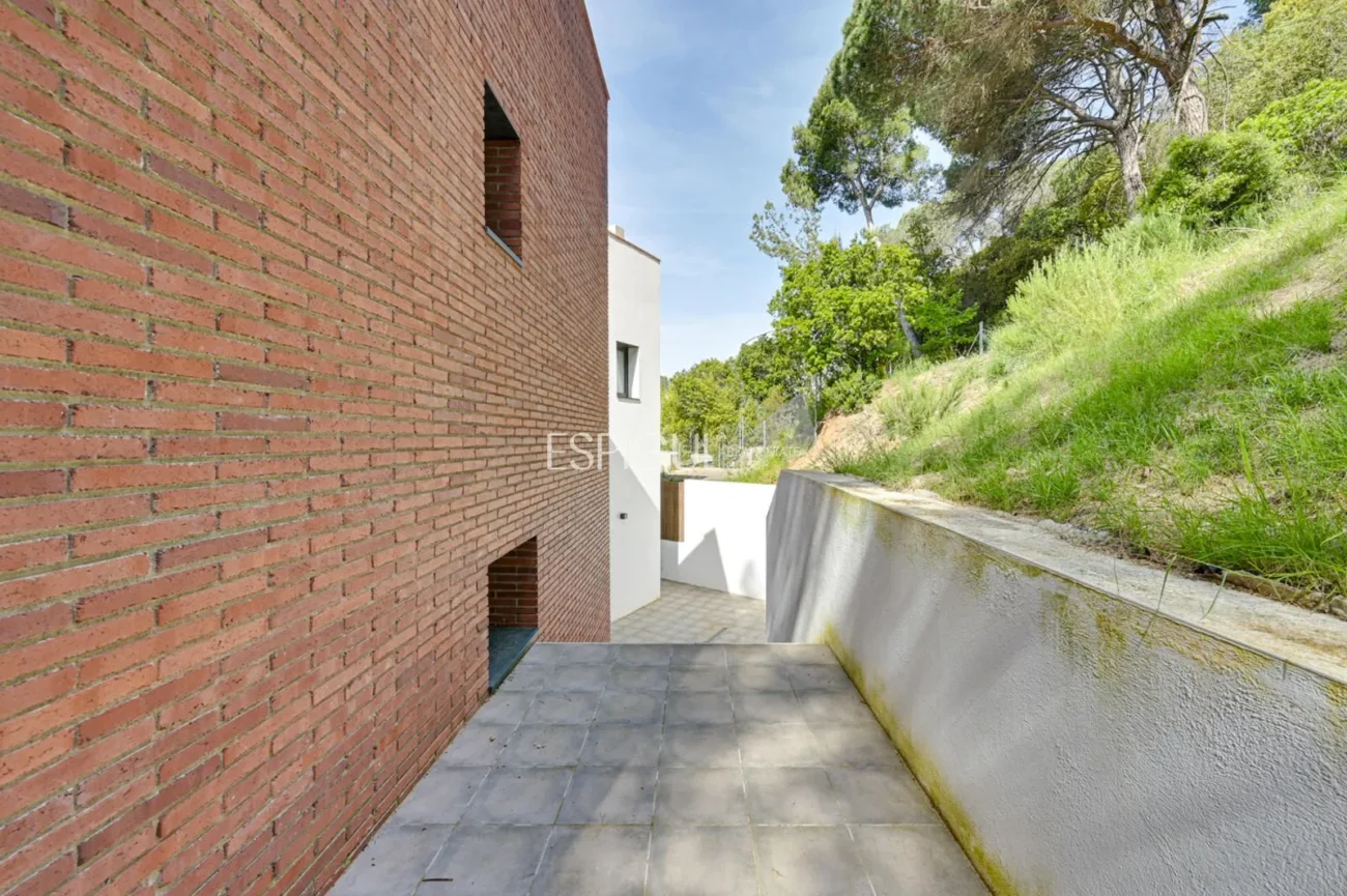 Bonita casa de obra nueva con espectaculares vistas en Vallromanes