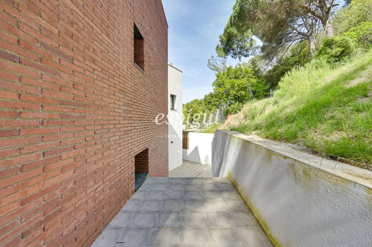 Preciosa casa d’obra nova amb vistes espectaculars a Vallromanes