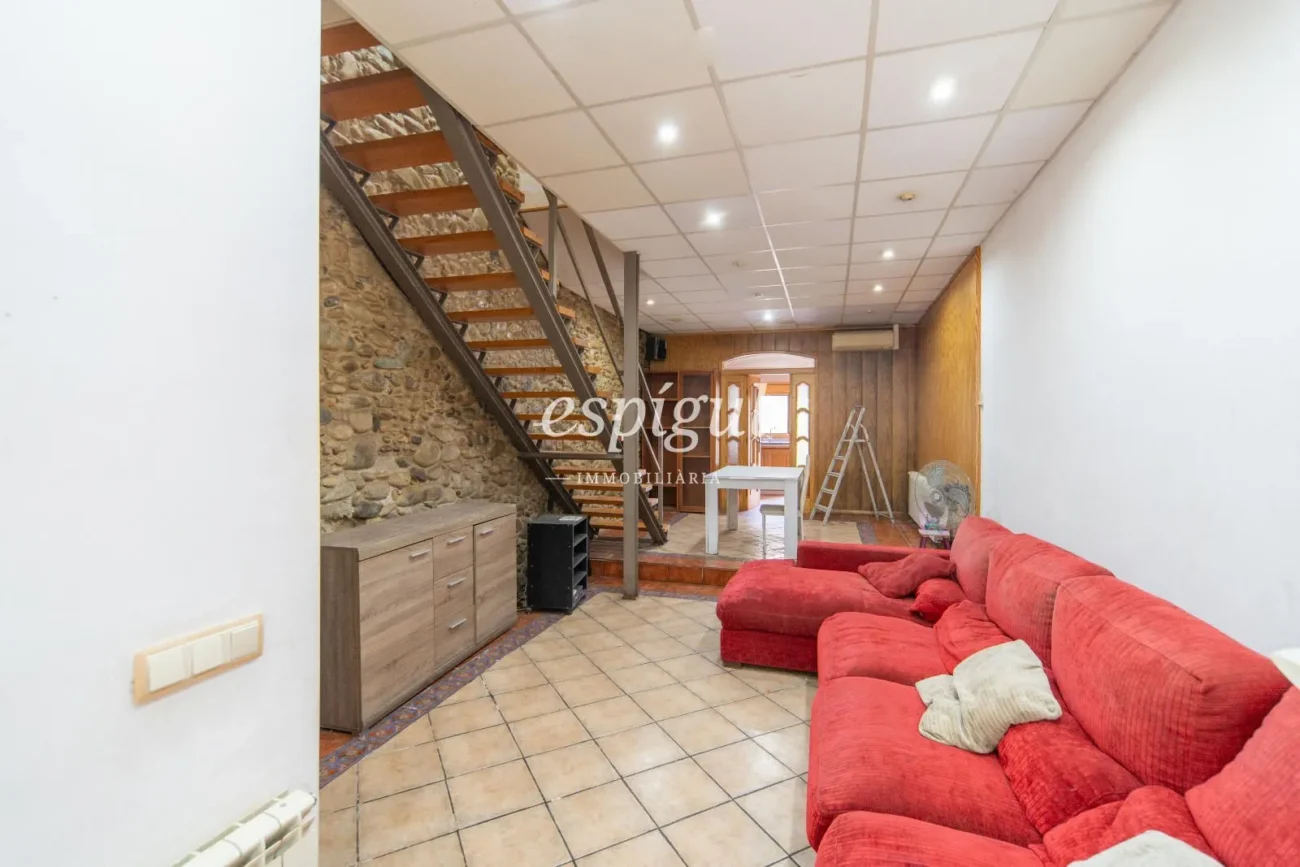 Semi-detached house with private garden and studio in Calle Major de Salt